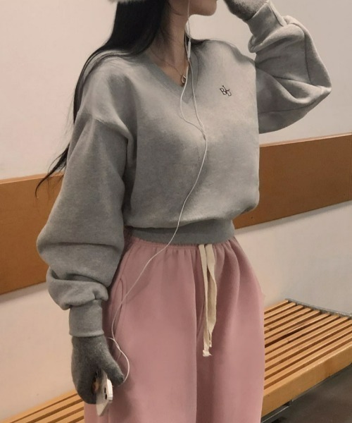 BEIDELLI（ベイデリー）の「[BELLIDE MADE] 裏起毛パステルVネッククロップドスウェット（スウェット・レディース・グレー/ホワイト系/ブラック/ネイビー/ホワイト・FREE）」の15枚目の写真
