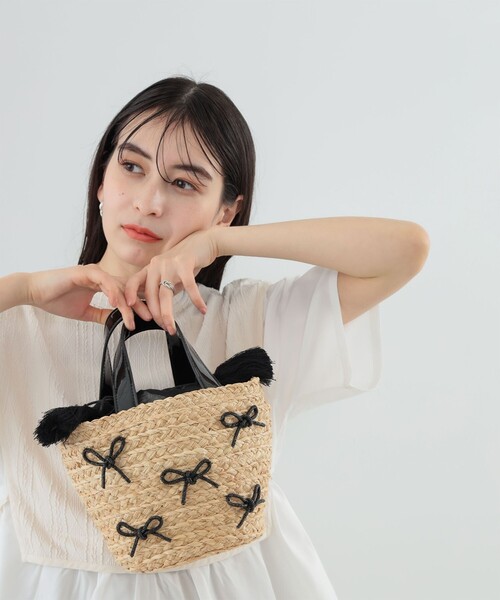 Ray BEAMS(レイビームス)の「Ray BEAMS / リボン ブレード バッグ(かごバッグ・レディース・ブラック/シルバー・ONE SIZE)」の2枚目の写真