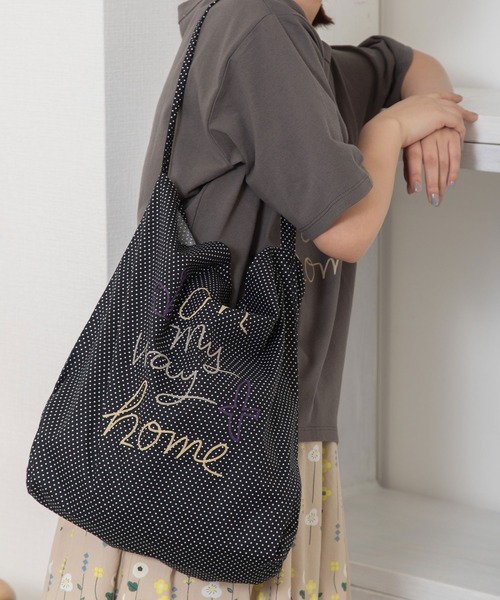 POU DOU DOU（プードゥドゥ）の「on my way home刺繍ショルダーバッグ（ショルダーバッグ・レディース・ブルー/ブラック/グリーン・3/8）」の21枚目の写真