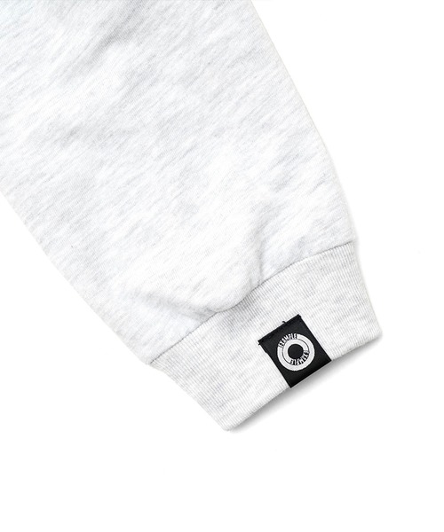 EXAMPLE(エグザンプル)の「EXAMPLE CURSIVE CIRCLE LOGO BIGCOLLAR L/S TEE(Tシャツ/カットソー・メンズ・アッシュ/ホワイト/ブラック・M/XL/XXL/L)」の17枚目の写真