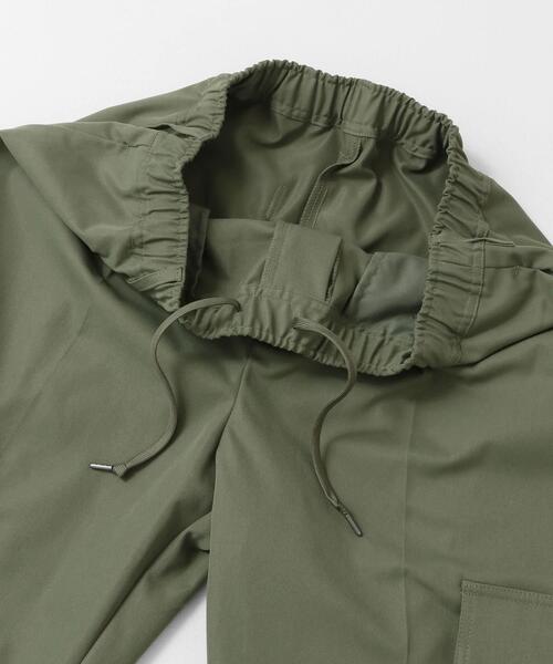 ITEMS URBANRESEARCH（アイテムズ アーバンリサーチ）の「ポリツイル イージー カーゴパンツ（その他パンツ・メンズ・ブラック/カーキ・MEDIUM/LARGE）」の20枚目の写真