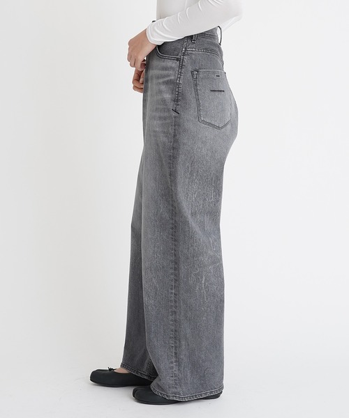 YANUK（ヤヌーク）の「ルーズストレート