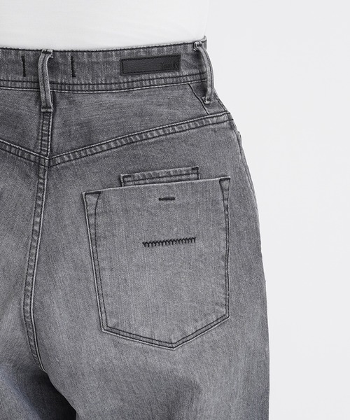 YANUK（ヤヌーク）の「ルーズストレート