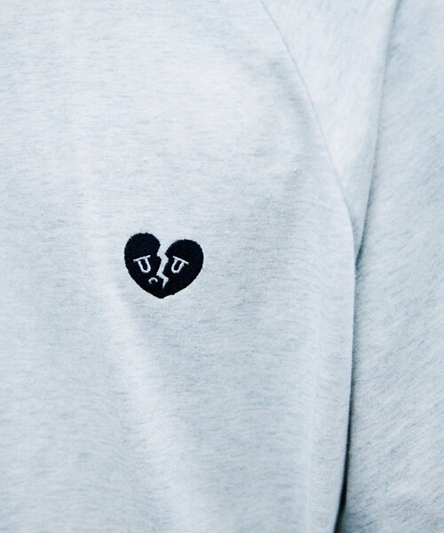 セール】Kurt Wu/カート ウー 割れハート 刺繍ロゴ クルーネック