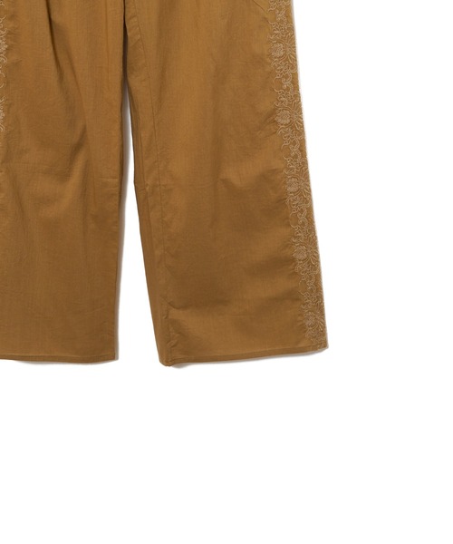 AMERICAN RAG CIE（アメリカンラグシー）の「サイド刺繍イージーパンツ（その他パンツ・レディース・ベージュ/ブラック・FREE）」の6枚目の写真