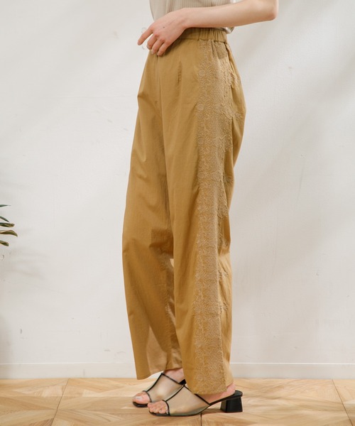 AMERICAN RAG CIE（アメリカンラグシー）の「サイド刺繍イージーパンツ（その他パンツ・レディース・ベージュ/ブラック・FREE）」の22枚目の写真