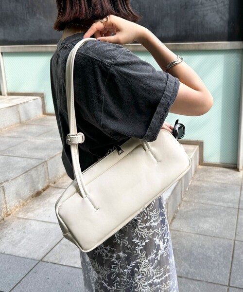 fredy emue（フレディエミュ）の「【WEB限定カラーあり】ロングハンドルボストンバッグ（ボストンバッグ・レディース・ブラック/ベビーピンク/アイボリー・FREE）」の2枚目の写真