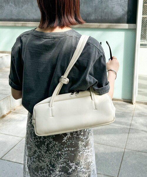 fredy emue（フレディエミュ）の「【WEB限定カラーあり】ロングハンドルボストンバッグ（ボストンバッグ・レディース・ブラック/ベビーピンク/アイボリー・FREE）」の11枚目の写真