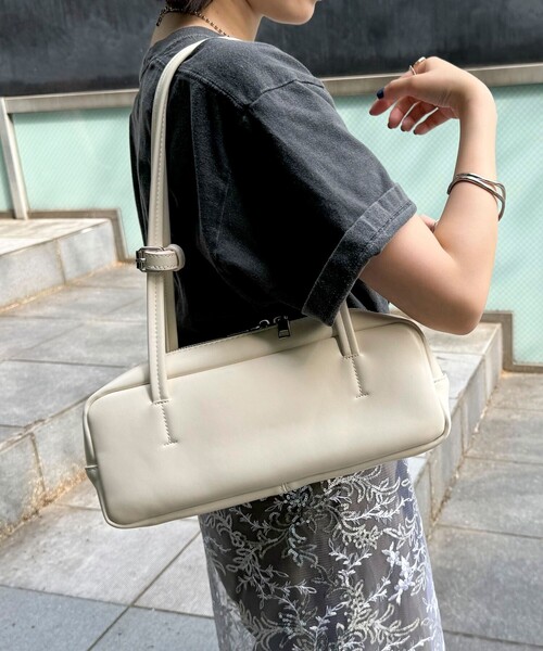 fredy emue（フレディエミュ）の「【WEB限定カラーあり】ロングハンドルボストンバッグ（ボストンバッグ・レディース・ブラック/ベビーピンク/アイボリー・FREE）」の10枚目の写真