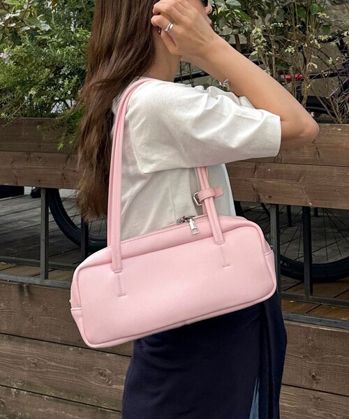 fredy emue（フレディエミュ）の「【WEB限定カラーあり】ロングハンドルボストンバッグ（ボストンバッグ・レディース・ブラック/ベビーピンク/アイボリー・FREE）」の9枚目の写真