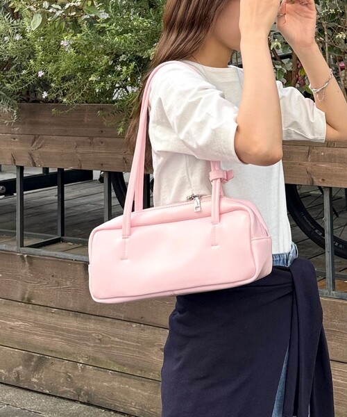 fredy emue（フレディエミュ）の「【WEB限定カラーあり】ロングハンドルボストンバッグ（ボストンバッグ・レディース・ブラック/ベビーピンク/アイボリー・FREE）」の8枚目の写真