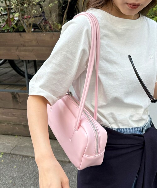 fredy emue（フレディエミュ）の「【WEB限定カラーあり】ロングハンドルボストンバッグ（ボストンバッグ・レディース・ブラック/ベビーピンク/アイボリー・FREE）」の4枚目の写真