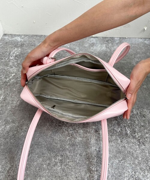 fredy emue（フレディエミュ）の「【WEB限定カラーあり】ロングハンドルボストンバッグ（ボストンバッグ・レディース・ブラック/ベビーピンク/アイボリー・FREE）」の12枚目の写真