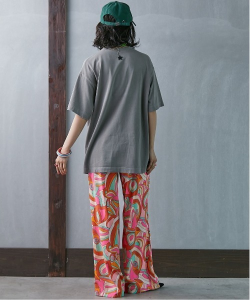 GEVS.(ジェイヴィス)の「<大きいサイズ> ピグメント染ロゴプリントTシャツ GEVS.(Tシャツ/カットソー・レディース・チャコール/カーキ/ピンク・5L/4L/3L/LL/L)」の7枚目の写真