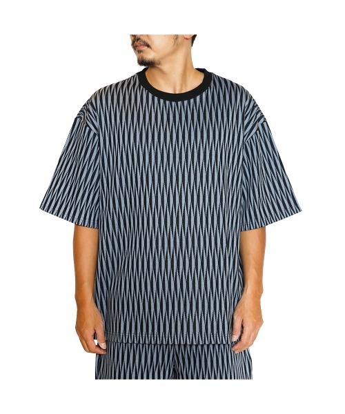 CALEE(キャリー)の「DIAMOND JACQUARD DROP SHOULDER CS(Tシャツ/カットソー・メンズ・ネイビー/ブラウン・MEDIUM/LARGE/X-LARGE)」の1枚目の写真