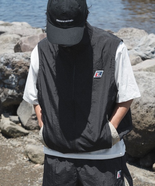 kutir(クティール)の「【低身長だからカッコよく着こなせるアイテム】バイカラージップナイロンベスト(セットアップ着用可能)(ベスト・メンズ・ネイビー/アイボリー/ブラック・SMALL/MEDIUM)」の19枚目の写真