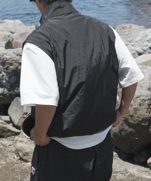 kutir(クティール)の「【低身長だからカッコよく着こなせるアイテム】バイカラージップナイロンベスト(セットアップ着用可能)(ベスト・メンズ・ネイビー/アイボリー/ブラック・SMALL/MEDIUM)」の21枚目の写真