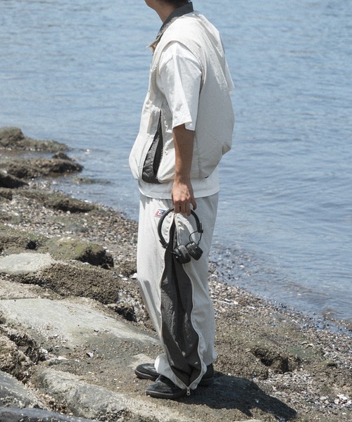 kutir(クティール)の「【低身長だからカッコよく着こなせるアイテム】バイカラージップナイロンベスト(セットアップ着用可能)(ベスト・メンズ・ネイビー/アイボリー/ブラック・SMALL/MEDIUM)」の17枚目の写真