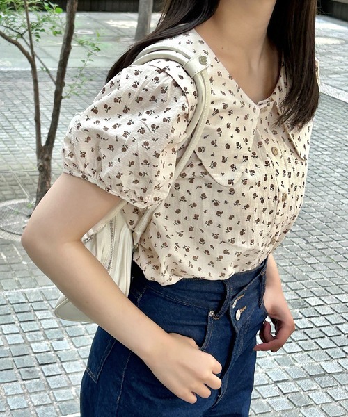 Cham.(チャム)の「ビッグカラー花柄ブラウス(シャツ/ブラウス・レディース・ブラウン/ベージュ・F)」の13枚目の写真