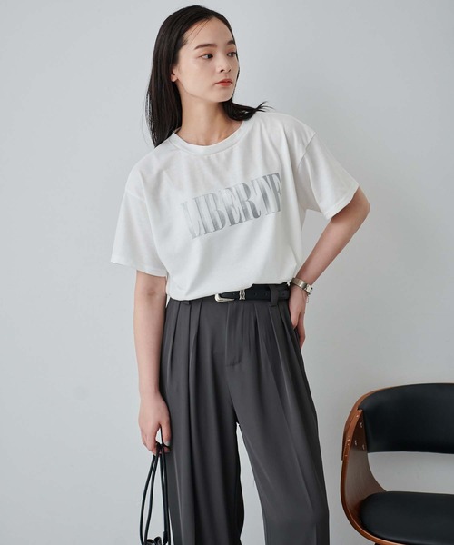 fifth（フィフス）の「箔プリントロゴTシャツ（Tシャツ/カットソー・レディース・ホワイト/ネイビー・M）」の4枚目の写真