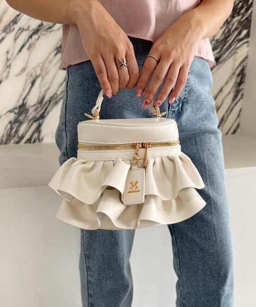 one after another NICE CLAUP（ワンアフターアナザーナイスクラップ）の「フリルバニティショルダーバッグ（ショルダーバッグ・レディース・アイボリー/ブラック/ベージュ・FREE）」の2枚目の写真