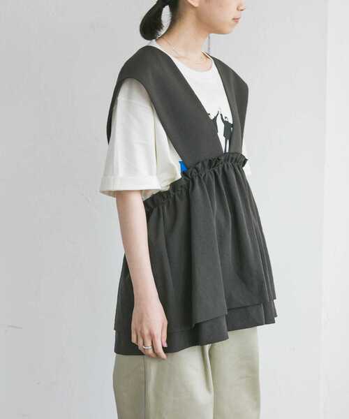 URBAN RESEARCH（アーバンリサーチ）の「切替ギャザーベスト（ベスト・レディース・チャコールグレー/ブラック・FREE）」の5枚目の写真