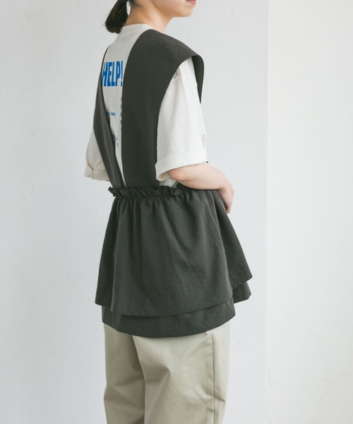 URBAN RESEARCH（アーバンリサーチ）の「切替ギャザーベスト（ベスト・レディース・チャコールグレー/ブラック・FREE）」の7枚目の写真