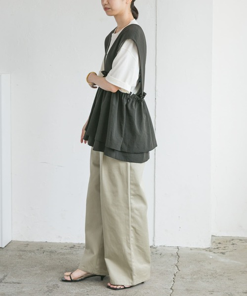 URBAN RESEARCH（アーバンリサーチ）の「切替ギャザーベスト（ベスト・レディース・チャコールグレー/ブラック・FREE）」の9枚目の写真