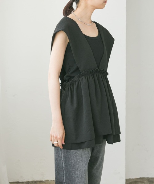 URBAN RESEARCH（アーバンリサーチ）の「切替ギャザーベスト（ベスト・レディース・チャコールグレー/ブラック・FREE）」の12枚目の写真