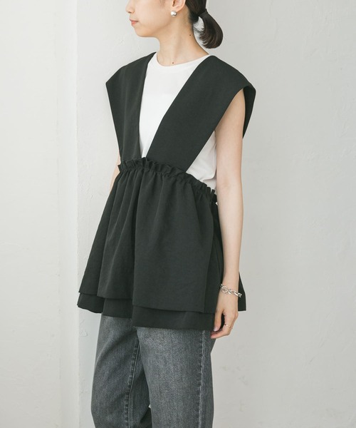 URBAN RESEARCH（アーバンリサーチ）の「切替ギャザーベスト（ベスト・レディース・チャコールグレー/ブラック・FREE）」の17枚目の写真