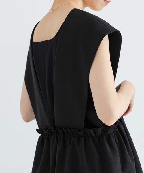URBAN RESEARCH（アーバンリサーチ）の「切替ギャザーベスト（ベスト・レディース・チャコールグレー/ブラック・FREE）」の21枚目の写真