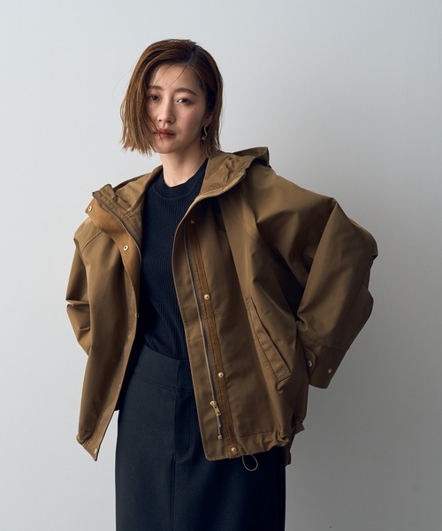 YECCA VECCA(イェッカヴェッカ)の「マウンテンパーカー(マウンテンパーカー・レディース・ブラック/カーキ・FREE)」の2枚目の写真