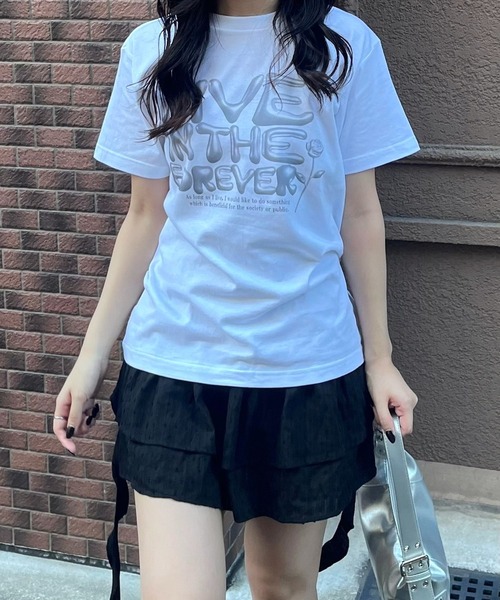 fiere(フィエール)の「メタリックレターデザイン半袖Tシャツ(Tシャツ/カットソー・レディース・ホワイト・LARGE/MEDIUM/SMALL)」の3枚目の写真
