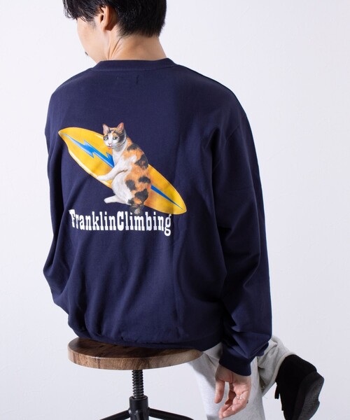 Franklin Climbing(フランクリンクライミング)の「【Franklin Climbing】ねこサーフボード クルーネック プリントスウェット(スウェット・メンズ・ネイビー/アッシュグレー・M/L)」の2枚目の写真