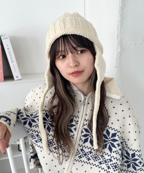 CLEA（クレア）の「耳当て付きリブニット帽（ニットキャップ/ビーニー・レディース・ブラウン/レッド/アイボリー/ブラック・FREE）」の2枚目の写真