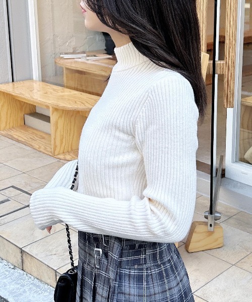 INGNI（イング）の「クロップドリブニット（ニット/セーター・レディース・オフホワイト/ブルー/チャコールグレー/ブラック・M）」の11枚目の写真