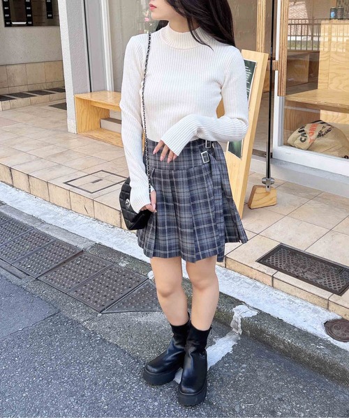 INGNI（イング）の「クロップドリブニット（ニット/セーター・レディース・オフホワイト/ブルー/チャコールグレー/ブラック・M）」の12枚目の写真