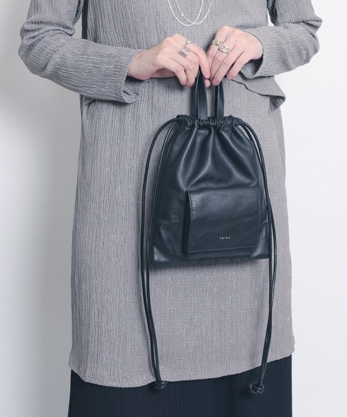 YArKA（ヤーカ）の「【YArKA/ヤーカ】 real leather drawstring shoulder mini bag [bdbd4]/ リアルレザー巾着風ハンドル付ショルダーバッグ（ハンドバッグ・メンズ・ブラック・FREE）」の15枚目の写真