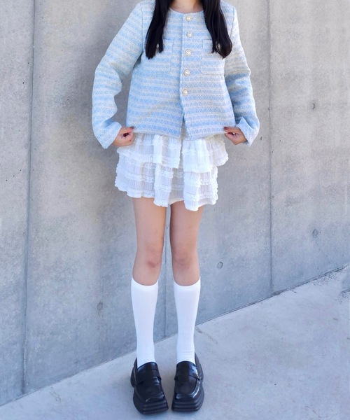 ALLuRing ChaRm（アリュリングチャーム）の「Gold Button Short Tweed Jacket / ゴールドボタンショート丈ツイードジャケット（ノーカラージャケット・レディース・ブラック/ブルー・FREE）」の4枚目の写真