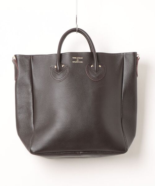 YOUNG&OLSEN The DRYGOODS STORE（ヤングアンドオルセン）の「【YOUNG&OLSEN】EMBOSSED LEATHER D TOTE M（トートバッグ・レディース・ブラック/ブラウン/グレイッシュベージュ/グリーン/ベージュ/グレー/カーキ/ライトパープル/ピンク/ブルー系2/ブラウン系2・FREE）」の4枚目の写真