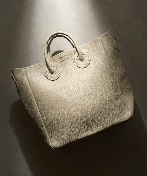 YOUNG&OLSEN The DRYGOODS STORE（ヤングアンドオルセン）の「【YOUNG&OLSEN】EMBOSSED LEATHER D TOTE M（トートバッグ・レディース・ブラック/ブラウン/グレイッシュベージュ/グリーン/ベージュ/グレー/カーキ/ライトパープル・FREE）」の4枚目の写真