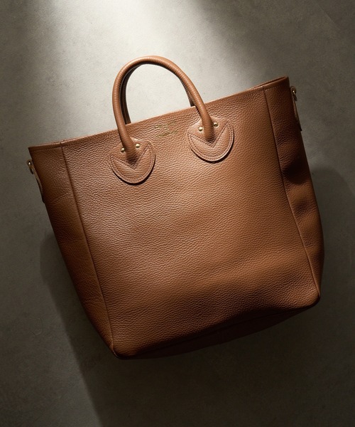 YOUNG&OLSEN The DRYGOODS STORE（ヤングアンドオルセン）の「【YOUNG&OLSEN】EMBOSSED LEATHER D TOTE M（トートバッグ・レディース・ブラック/ブラウン/グレイッシュベージュ/グリーン/ベージュ/グレー/カーキ/ライトパープル・FREE）」の3枚目の写真