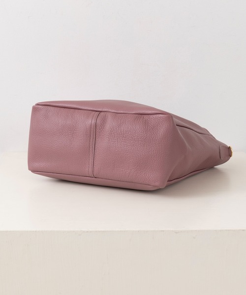 YOUNG&OLSEN The DRYGOODS STORE（ヤングアンドオルセン）の「【YOUNG&OLSEN】EMBOSSED LEATHER D TOTE M（トートバッグ・レディース・ブラック/ブラウン/グレイッシュベージュ/グリーン/ベージュ/グレー/カーキ/ライトパープル・FREE）」の18枚目の写真