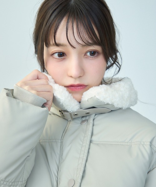 TITTY&CO.(ティティーアンドコー)の「ボア襟付きショートダウン(ダウンジャケット/コート・レディース・グレー/アイボリー・FREE)」の7枚目の写真