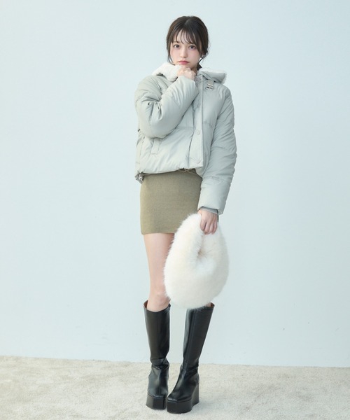 TITTY&CO.(ティティーアンドコー)の「ボア襟付きショートダウン(ダウンジャケット/コート・レディース・グレー/アイボリー・FREE)」の15枚目の写真