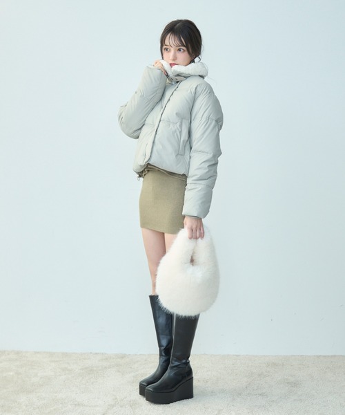 TITTY&CO.(ティティーアンドコー)の「ボア襟付きショートダウン(ダウンジャケット/コート・レディース・グレー/アイボリー・FREE)」の16枚目の写真