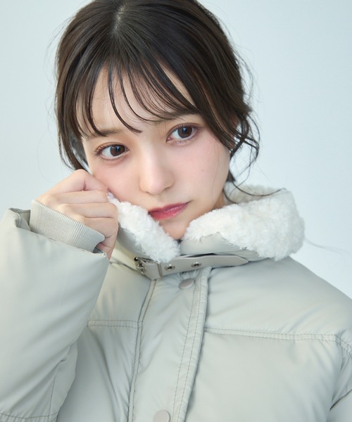 TITTY&CO.(ティティーアンドコー)の「ボア襟付きショートダウン(ダウンジャケット/コート・レディース・グレー/アイボリー・FREE)」の9枚目の写真