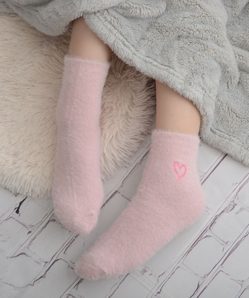 VIBGYOR Women(ヴィブジョー ウィメン)の「【float】ふわふわ シャギー ハート刺繍 ルームソックス/ソックス(ソックス/靴下・レディース・ライトイエロー/チェリーピンク/ライトピンク/ホワイト/ピンク・FREE)」の3枚目の写真