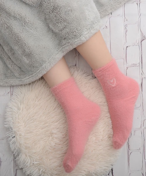 VIBGYOR Women(ヴィブジョー ウィメン)の「【float】ふわふわ シャギー ハート刺繍 ルームソックス/ソックス(ソックス/靴下・レディース・ライトイエロー/チェリーピンク/ライトピンク/ホワイト/ピンク・FREE)」の5枚目の写真