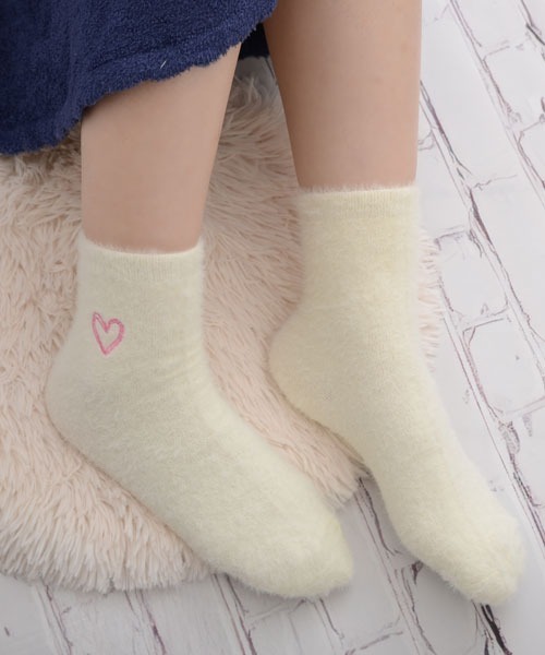 VIBGYOR Women(ヴィブジョー ウィメン)の「【float】ふわふわ シャギー ハート刺繍 ルームソックス/ソックス(ソックス/靴下・レディース・ライトイエロー/チェリーピンク/ライトピンク/ホワイト/ピンク・FREE)」の10枚目の写真